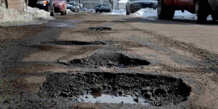 Funcionarios estatales podrán acelerar reparación de baches