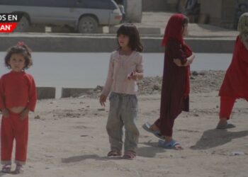 niños inmigrantes afganos