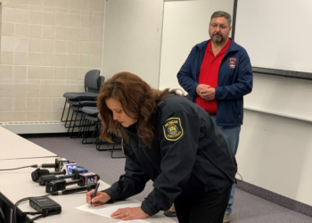 La gobernadora  declara el estado de emergencia tras las fuertes tormentas y el tornado en Gaylord