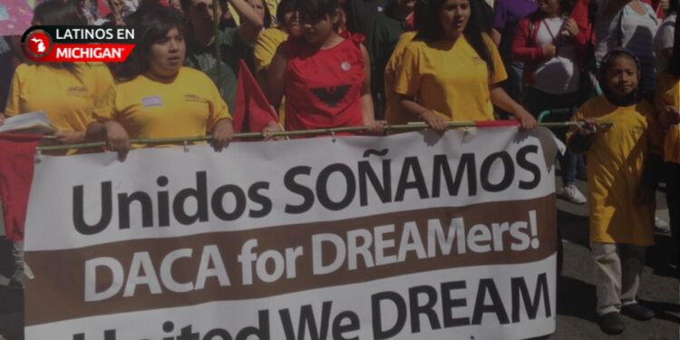 Corte de apelaciones mantiene permisos para los que ya estaban inscritos en DACA