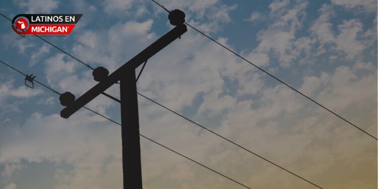 Consumers Energy sigue restaurando la energía después de la tormenta del sábado