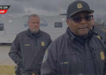 Policía recupera a bebé en presunto robo de auto, en el lado este de Detroit