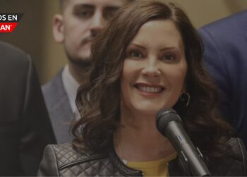 Whitmer en el 50º Aniversario de Roe Celebrando los Proyectos de Ley