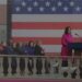 La gobernadora Gretchen Whitmer y el vicegobernador Garlin Gilchrist II toman juramento para un segundo mandato