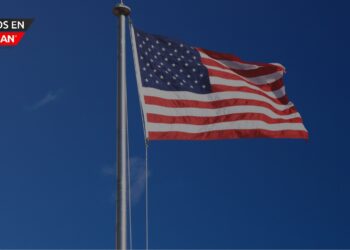 Whitmer ordena izar las banderas a toda asta en todo el estado de Michigan el lunes