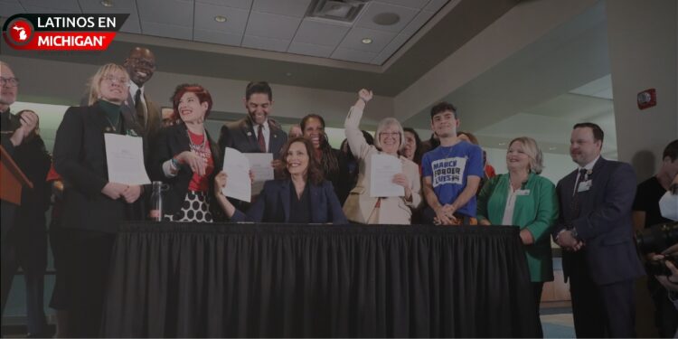 Gobernadora Whitmer firmó proyectos de ley de reforma de armas de Michigan