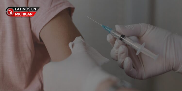 La FDA simplifica el uso de las vacunas COVID-19 bivalentes