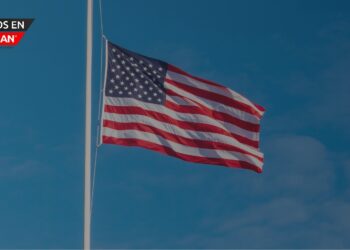 La gobernadora Whitmer baja las banderas en honor al Día de los Oficiales de la Paz