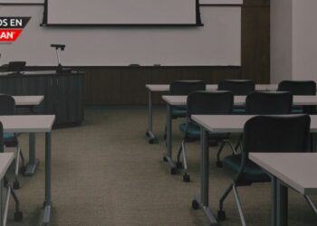 Estudiantes en Dearborn Heights planean protesta por la suspensión del director