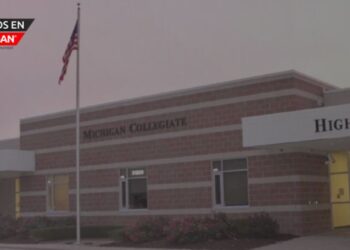 Policía busca a un sospechoso que disparó afuera de una escuela de Warren