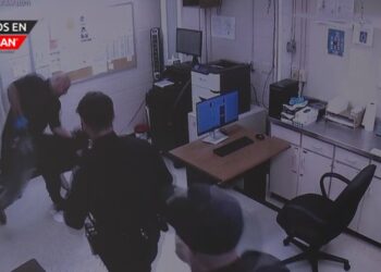 Un policía de Warren acusado de asalto y agresión