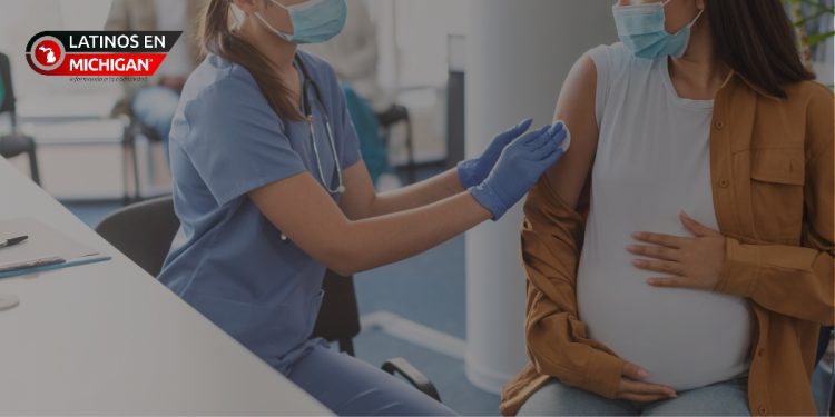 La FDA aprueba la primera vacuna para embarazadas que previene el VRS en lactantes