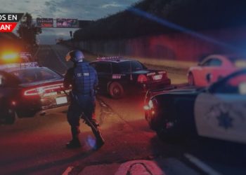 Conductor muere tras chocar por detrás con un camión que se detuvo en un embotellamiento de tráfico en la I-75 en Detroit