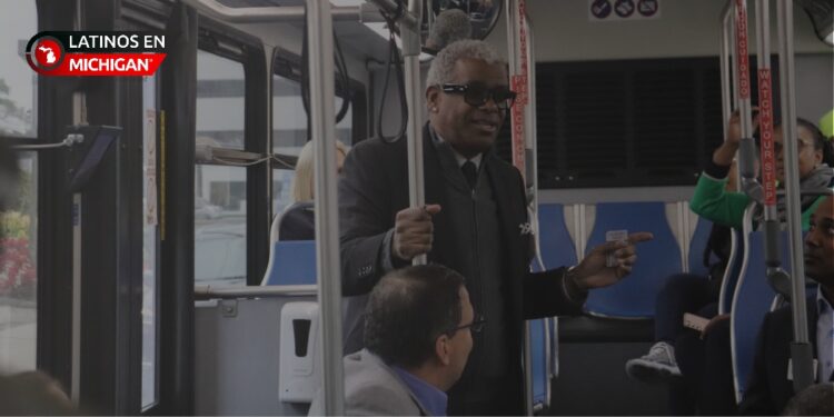 Nueva ruta de autobús SMART conecta Southfield con Twelve Oaks Mall en Novi