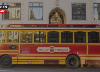 Bedrock Detroit lanza el Holly Trolley, un tranvía navideño gratuito que recorre el centro de la ciudad