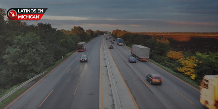 Gobernadora Whitmer anuncia financiación para mejorar las carreteras locales en Michigan
