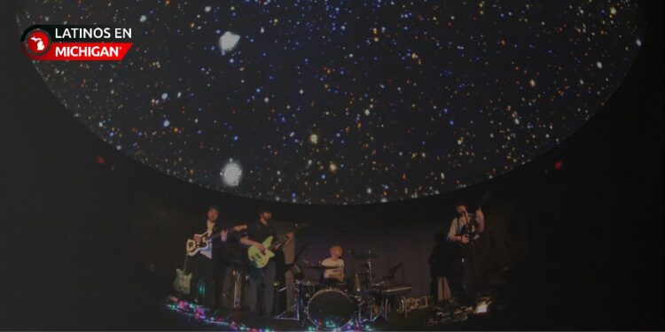 Música y arte digital en el planetario: vuelve la serie de conciertos bajo las estrellas