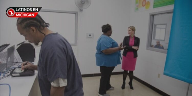 MDOS y socios ayudan a ciudadanos que regresan a restaurar sus privilegios de conducir durante el Mes de la Segunda Oportunidad