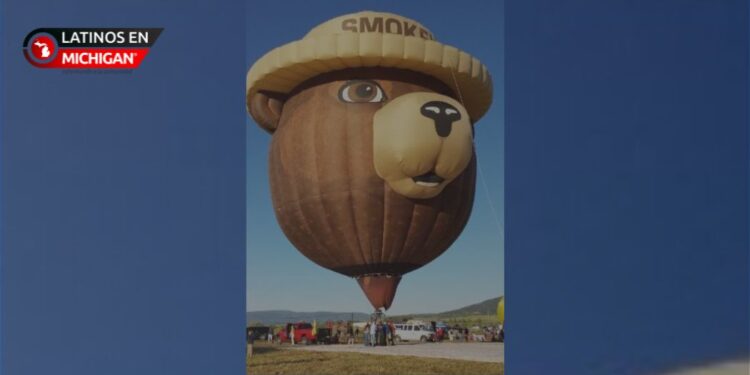 Globo aerostático gigante en el National Cherry Festival