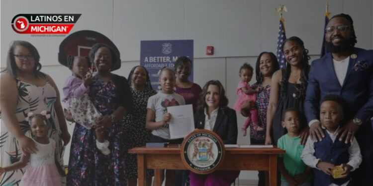 Gobernadora Whitmer firma presupuesto de educación para 2025
