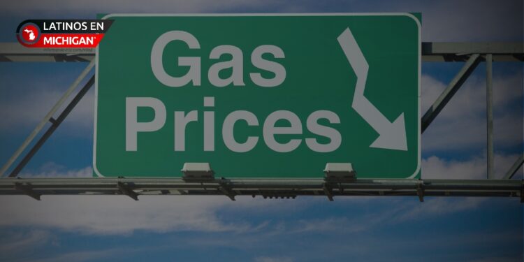 Los precios de la gasolina en Michigan caen antes del Día del Trabajo, según AAA