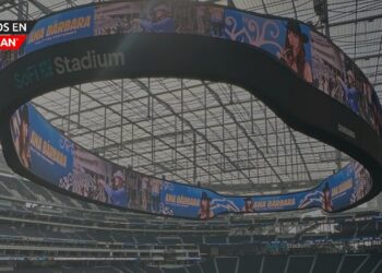 Espectacular actuación de Ana Bárbara en el partido de la NFL en celebración del Mes de la Herencia Hispana