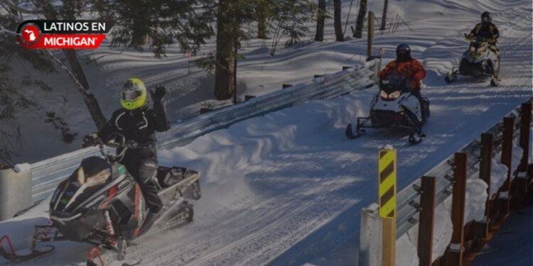Aventura en la nieve: Fin de semana de motos de nieve sin costo en Michigan