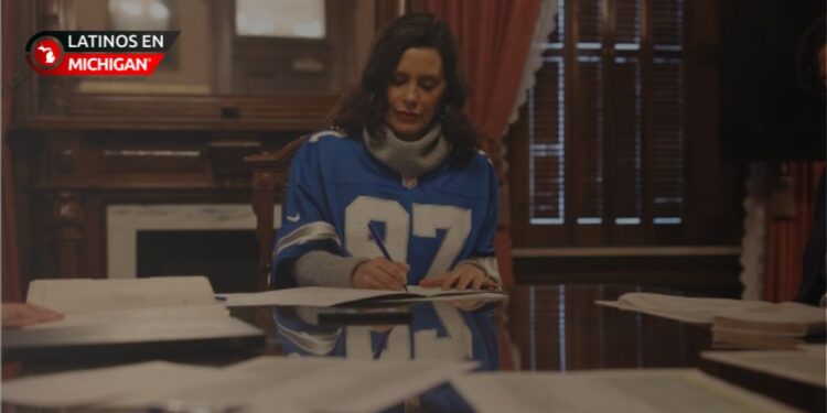 Gobernadora Whitmer firma leyes para reducir costos y expandir programas de aprendizaje en Michigan