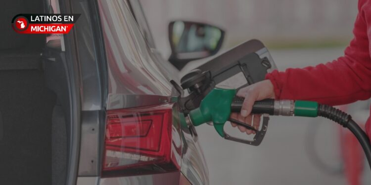 Precio de la gasolina en Michigan baja 12 centavos esta semana