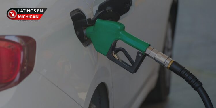 Bajan los precios de la gasolina en Michigan