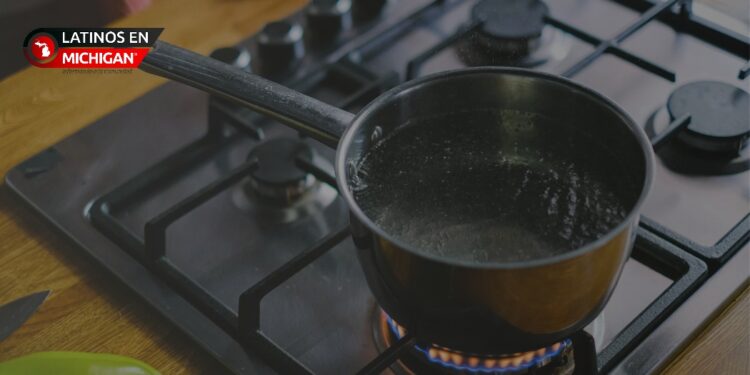 Autoridades emiten aviso de hervir el agua tras ruptura de tubería en partes de Oakland County