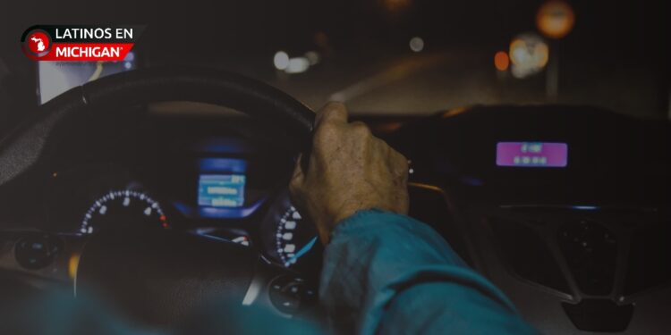 Tecnología vehicular mejora la detección nocturna de peatones, pero persisten desafíos para trabajadores en carretera