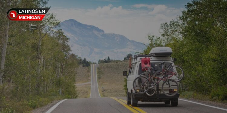 Los habitantes de Michigan adelantan la planificación de sus vacaciones navideñas, según AAA