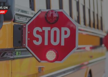 Nueva ofensiva contra conductores que ignoran señales de buses escolares