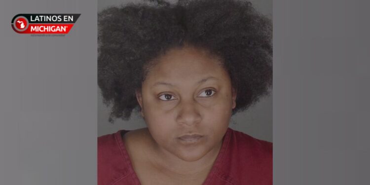 Madre de tres niños es detenida sin derecho a fianza por presunto abuso infantil en Michigan