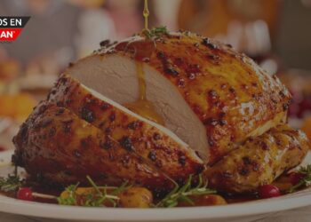 La Policía Estatal de Michigan y Kroger se unen para llevar cenas de Acción de Gracias a familias necesitadas