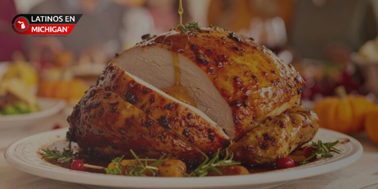 La Policía Estatal de Michigan y Kroger se unen para llevar cenas de Acción de Gracias a familias necesitadas